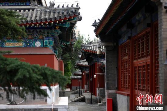 A scenic view of Beijing Haidian Wanshousi