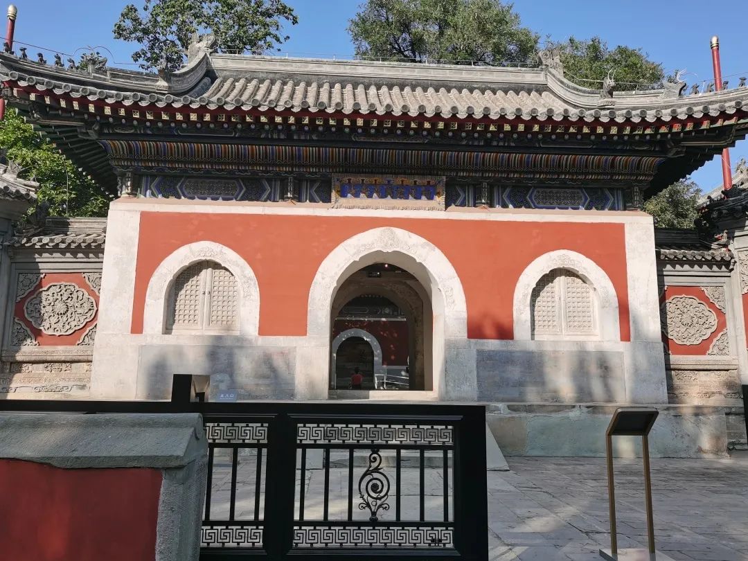 A scenic view of Beijing Haidian Wanshousi