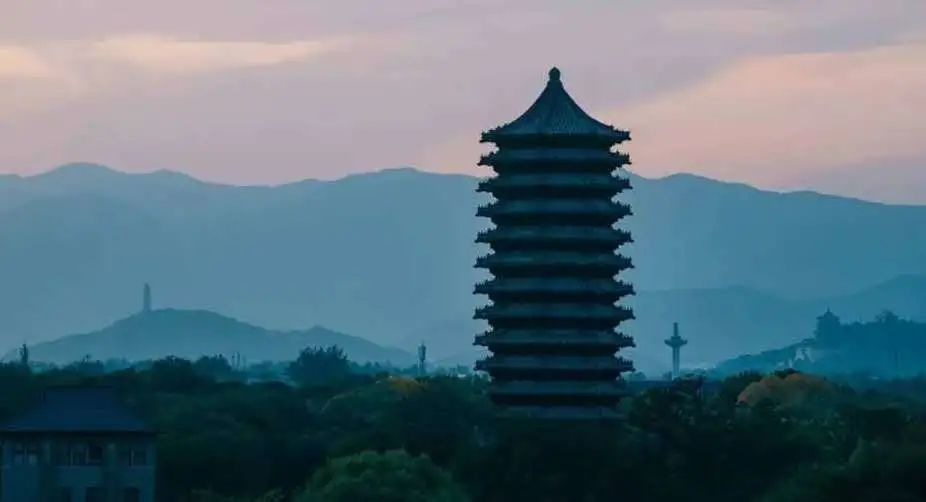 A scenic view of Beijing Haidian Weiminghu Yanyuan Jianzhu