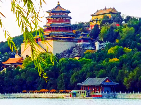 A scenic view of Beijing Haidian Yiheyuan