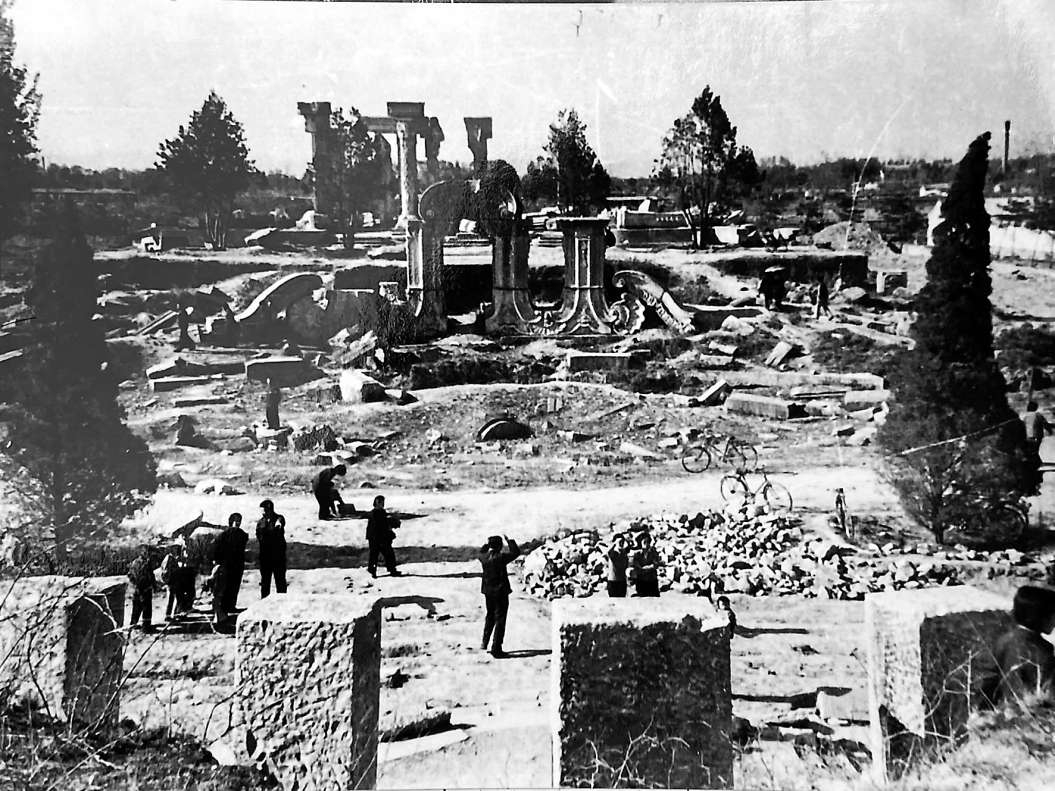 A scenic view of Beijing Haidian Yuanmingyuan Yizhi