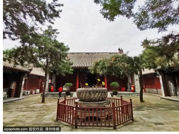 A scenic view of Beijing Xicheng Baoguosi