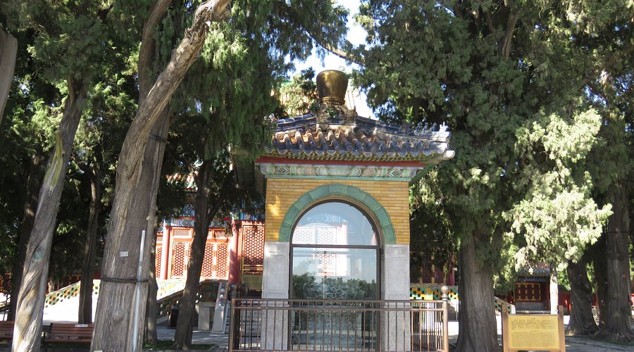 A scenic view of Beijing Xicheng Beihai Ji Tuancheng