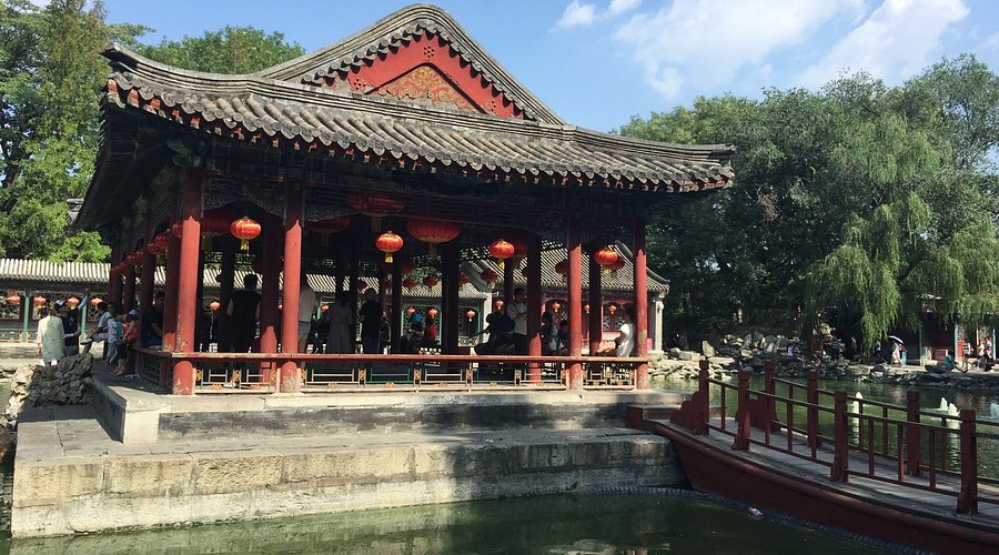 A scenic view of Beijing Xicheng Gongwangfu Ji Huayuan