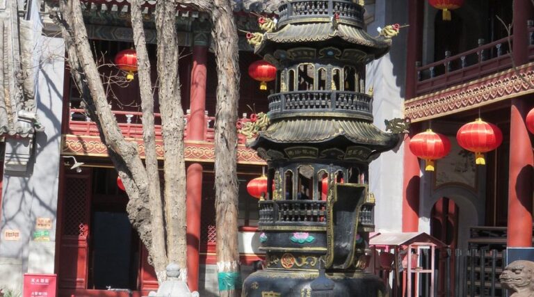 Experience Serenity at Guanyuemiao: Your Ultimate Guide to Xicheng’s Tranquil Temple
