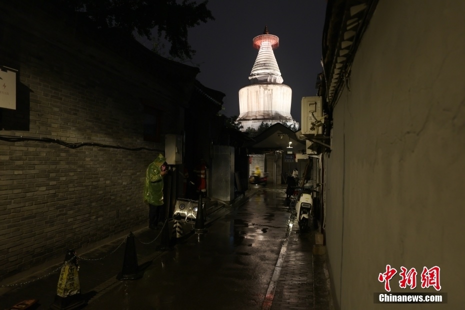 A scenic view of Beijing Xicheng Miaoyingsi Baita