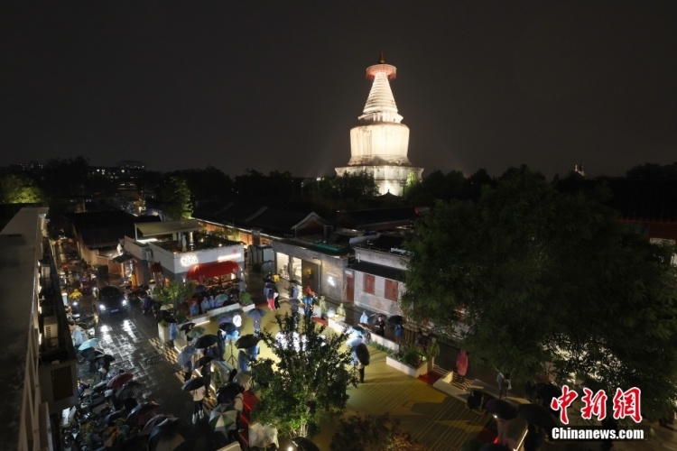 A scenic view of Beijing Xicheng Miaoyingsi Baita