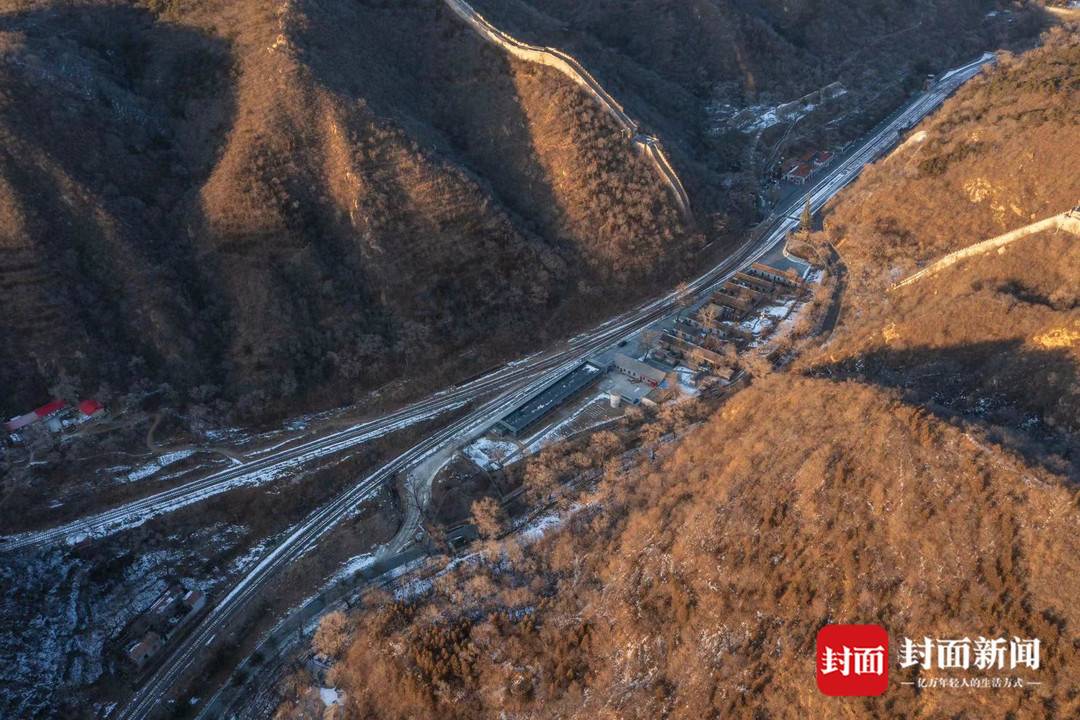 A scenic view of Beijing Yanqing Jingzhang Tielu Nankouduan Zhi Badalingduan