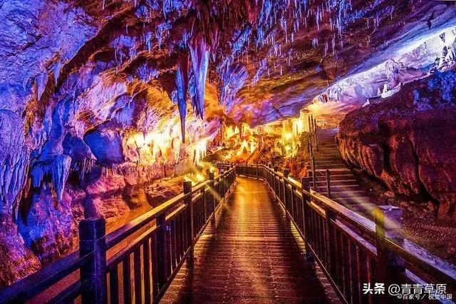 A scenic view of Bijie Shexiang Mu