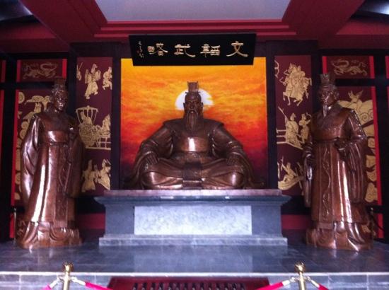 A scenic view of Bozhou Caoshi Jiazu Muqun
