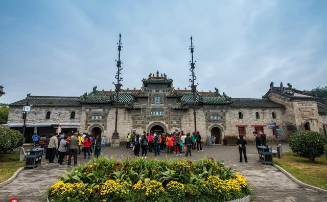 A scenic view of Bozhou Huaxilou