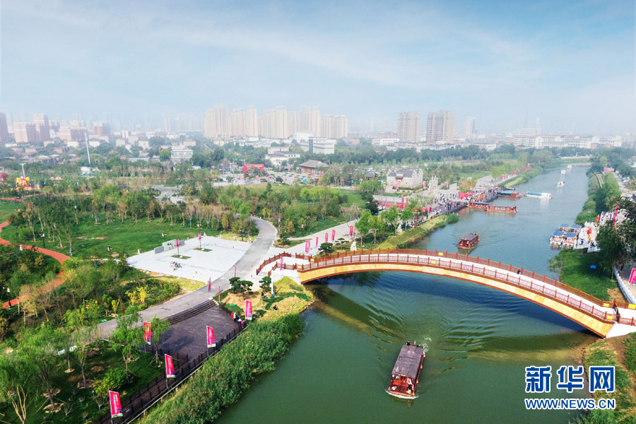 A scenic view of Cangzhou Dan Bridge