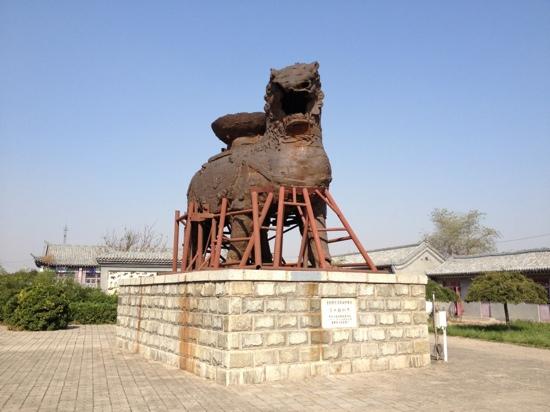 A scenic view of Cangzhou Iron Lion