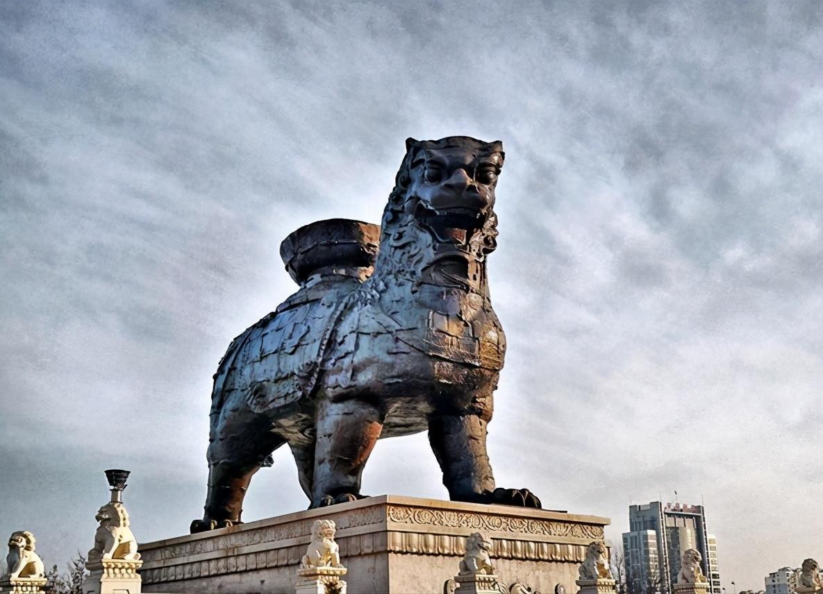 A scenic view of Cangzhou Iron Lion