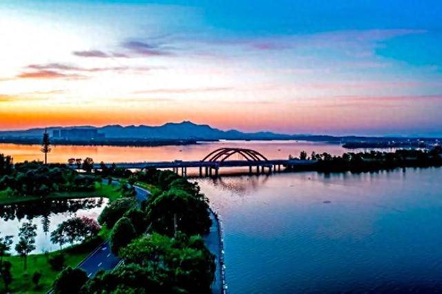 A scenic view of Changde Lixian Duoanqiao