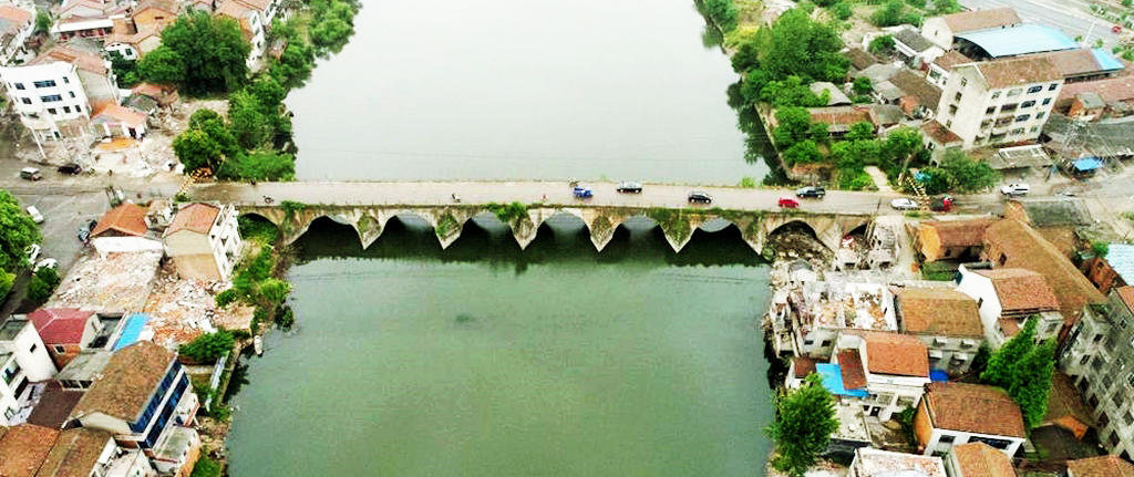 A scenic view of Changde Lixian Duoanqiao