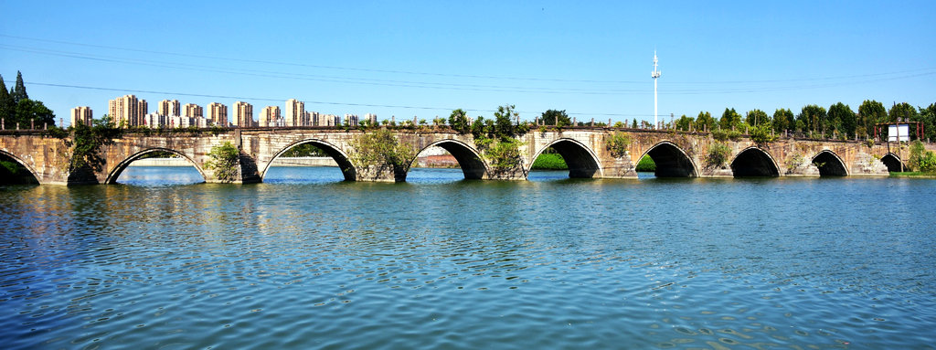 A scenic view of Changde Lixian Duoanqiao