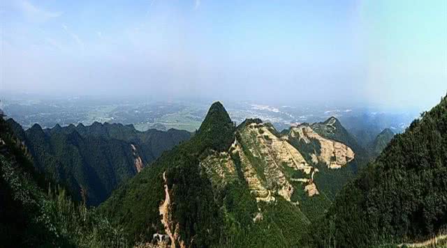 A scenic view of Changde Qingshan Yamuqun