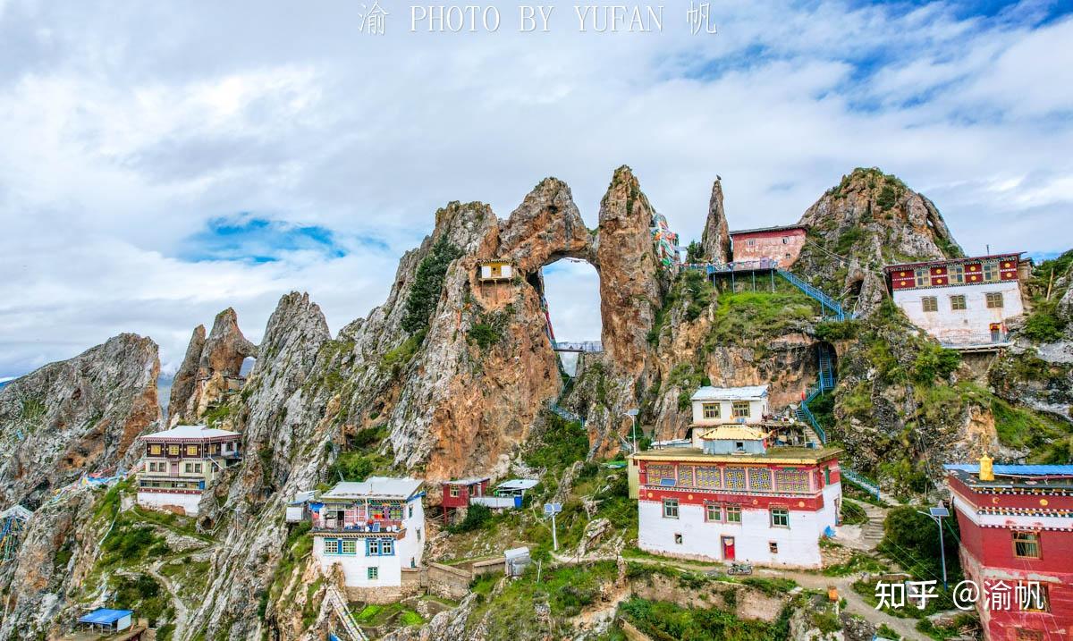 A scenic view of Changdu Nangba Langze Shidiao
