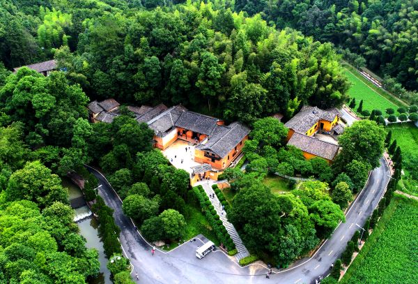 A scenic view of Changsha Huyaobang Guju