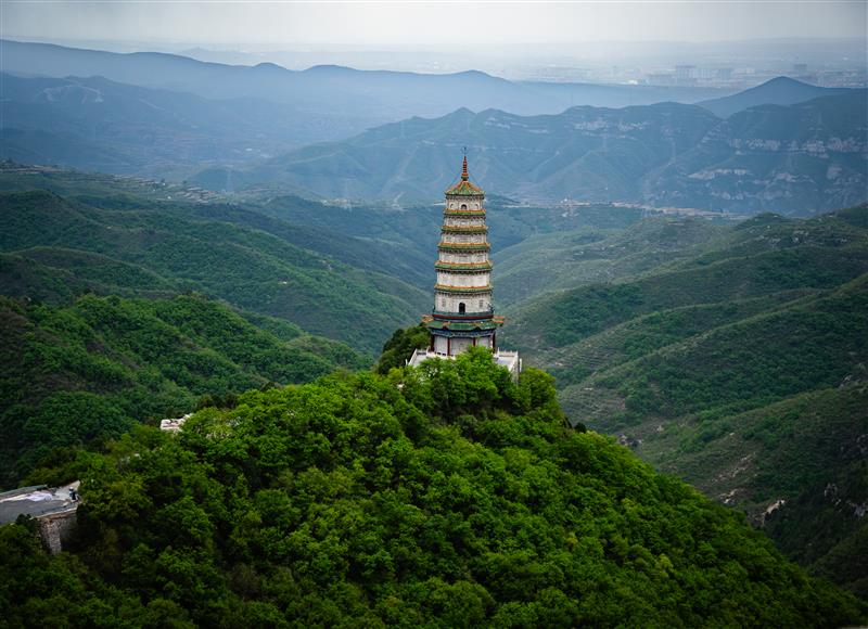 A scenic view of Changzhi Huixian Guan