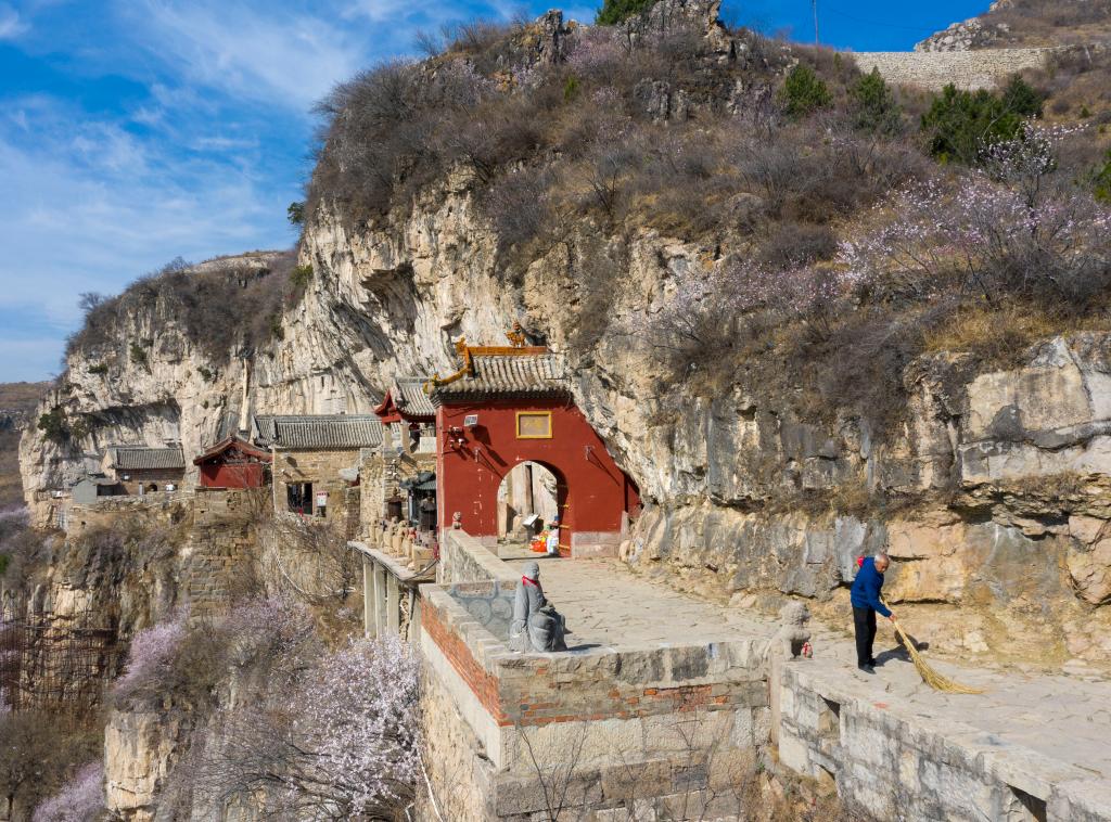 A scenic view of Changzhi Jindeng Temple Grottoes