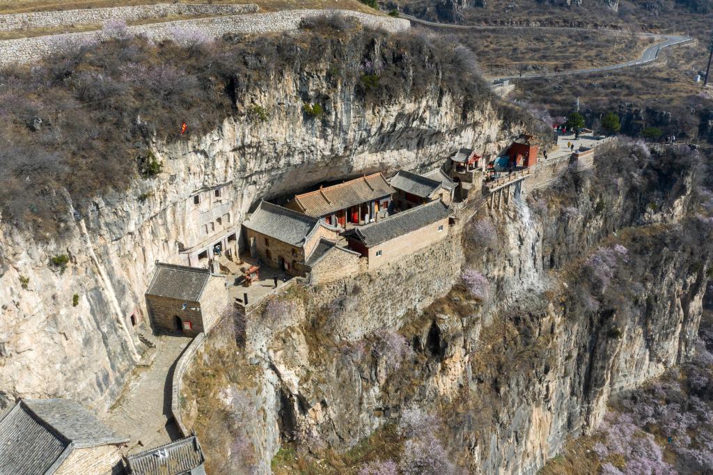 A scenic view of Changzhi Jindeng Temple Grottoes