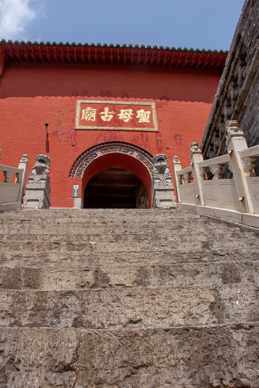 A scenic view of Changzhi Jiutian Shengmu Miao
