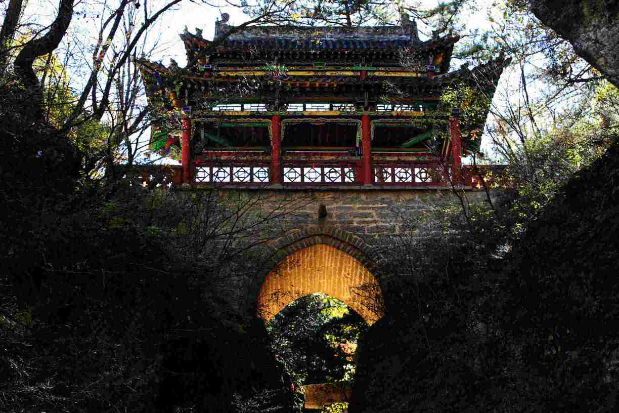A scenic view of Changzhi Lingkongshan Shengshou Temple