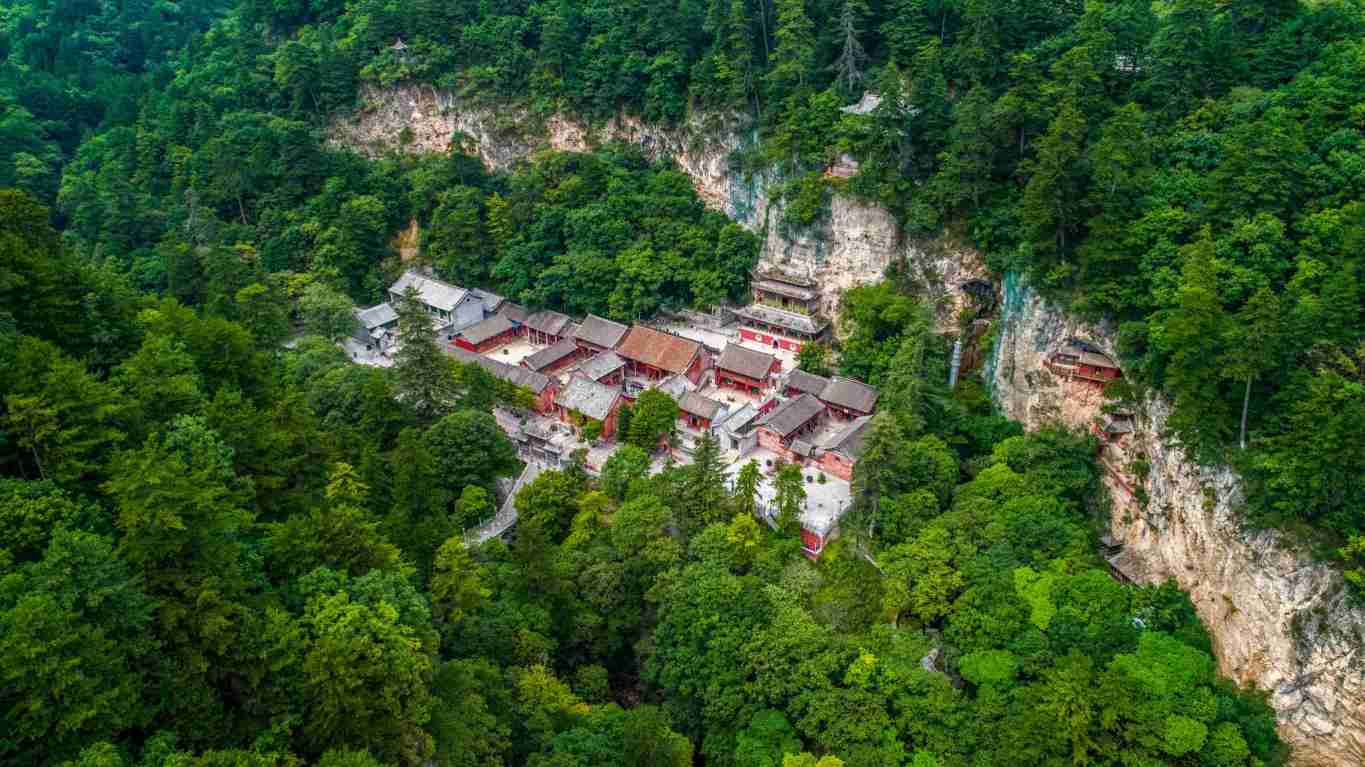A scenic view of Changzhi Lingkongshan Shengshou Temple