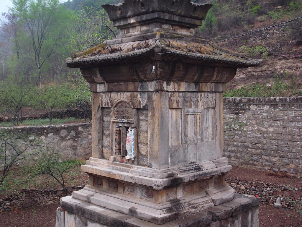 A scenic view of Changzhi Minghui Dashi Pagoda