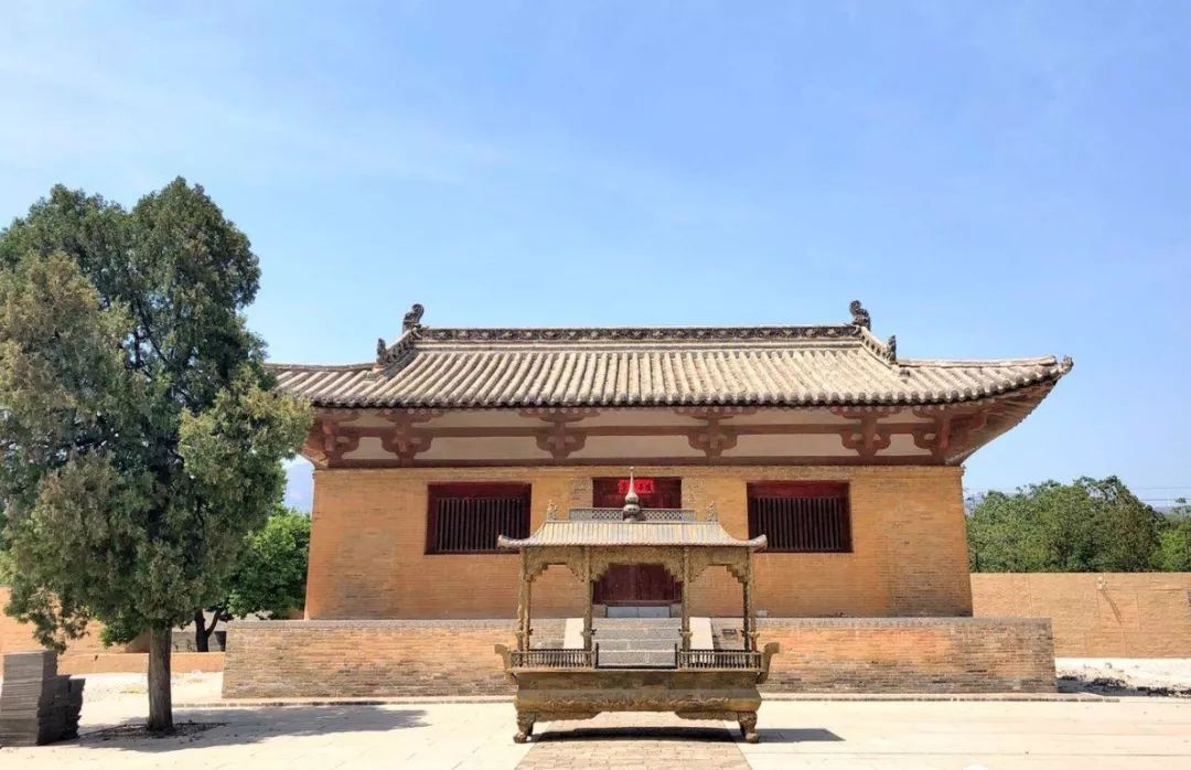 A scenic view of Changzhi Qianwanhu Tangwang Temple