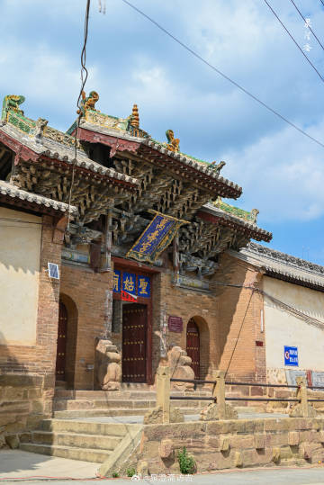 A scenic view of Changzhi Qianwanhu Tangwang Temple