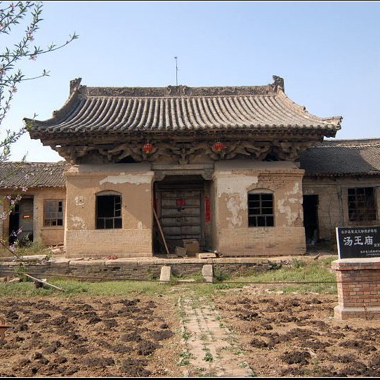 A scenic view of Changzhi Qianwanhu Tangwang Temple