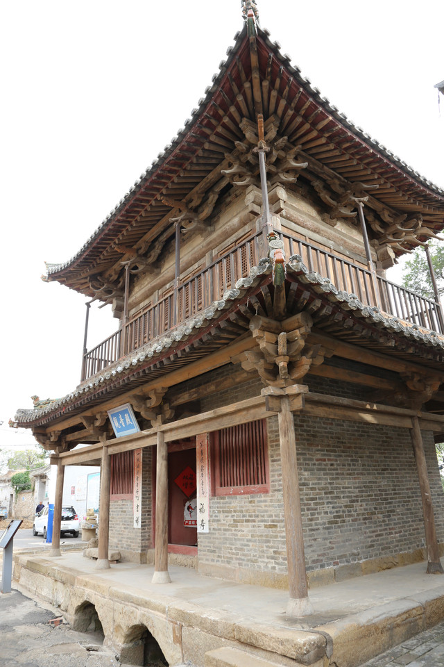 A scenic view of Changzhi Qianwanhu Tangwang Temple