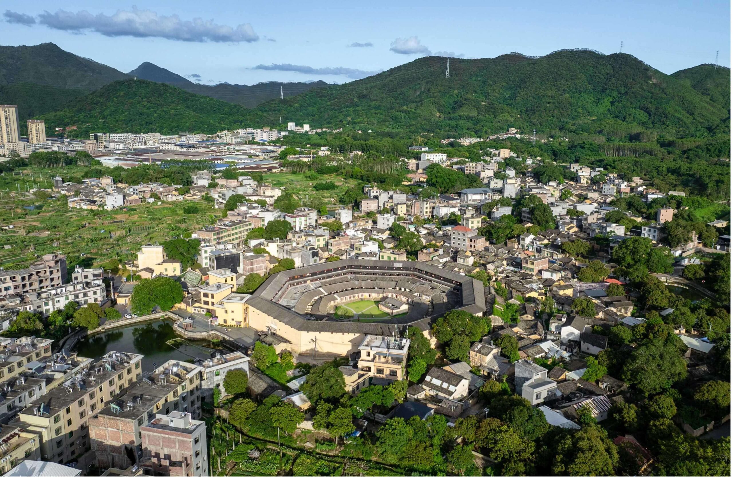 A scenic view of Chaozhou Daoyunlou