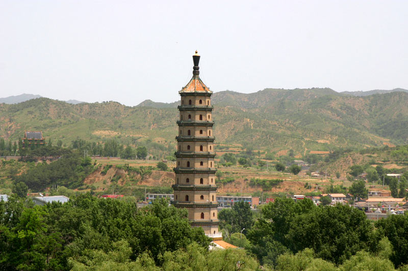 A scenic view of Chengde Banjie Pagoda
