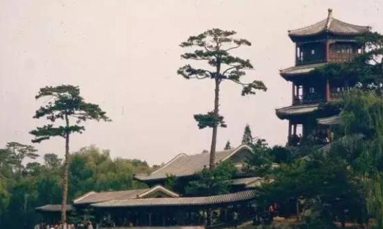 A scenic view of Chengde Banjie Pagoda