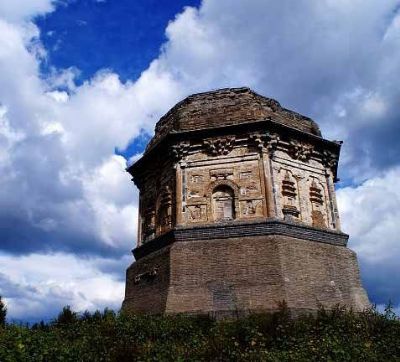 A scenic view of Chengde Banjie Pagoda