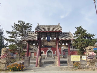 A scenic view of Chengde Fengshan Guandi Temple