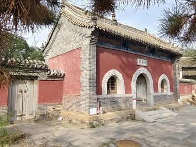 A scenic view of Chengde Fengshan Guandi Temple