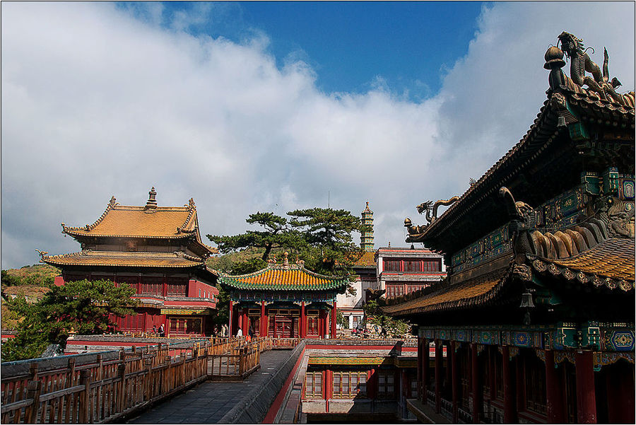 A scenic view of Chengde Fengshan Guandi Temple