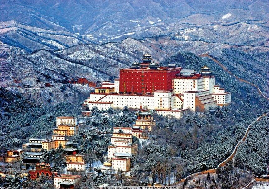 A scenic view of Chengde Mountain Resort