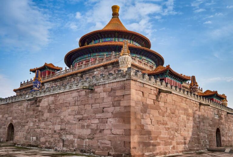 Explore the Tranquil Beauty of Chengde Pule Temple: Tips for Travelers