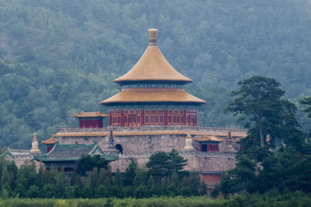 A scenic view of Chengde Pule Temple