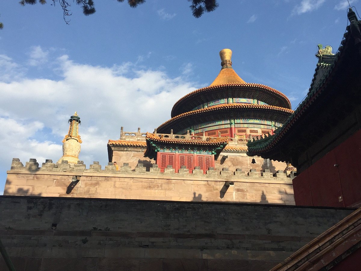 A scenic view of Chengde Pule Temple