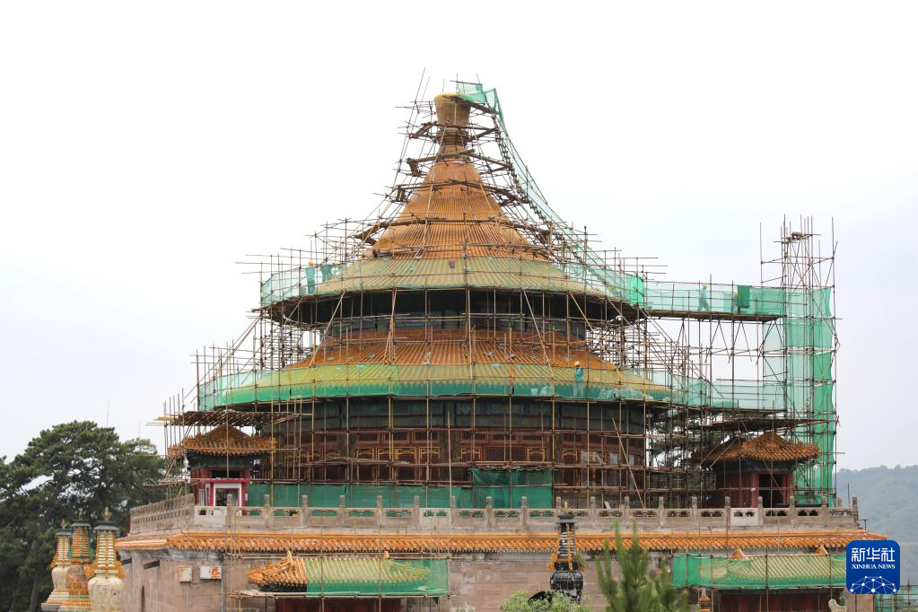 A scenic view of Chengde Pule Temple