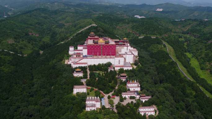 A scenic view of Chengde Putuo Zongcheng Temple