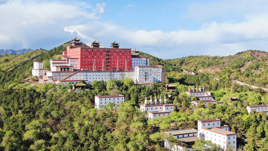 A scenic view of Chengde Putuo Zongcheng Temple