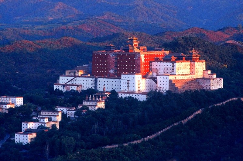 A scenic view of Chengde Putuo Zongcheng Temple